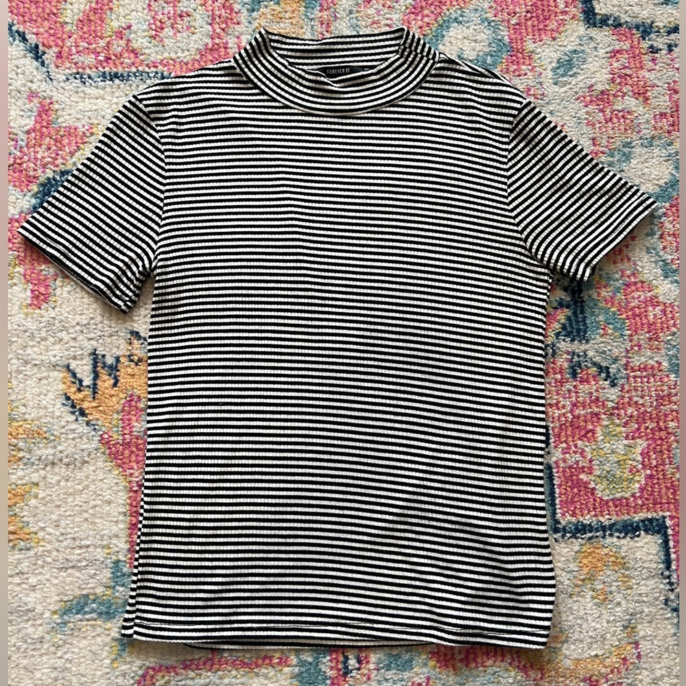 Forever 21 Mock Neck Short Sleeve Ribbed Striped Tee Shirt Medium